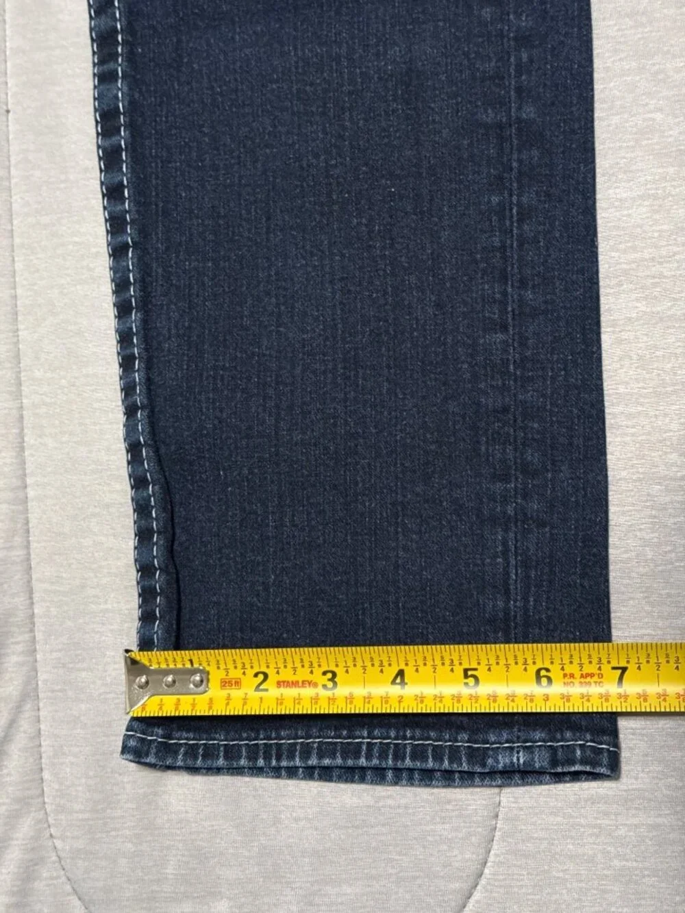 True Religion Slim Straight Mens Jeans Size 36 RN#112790 CA# 57414